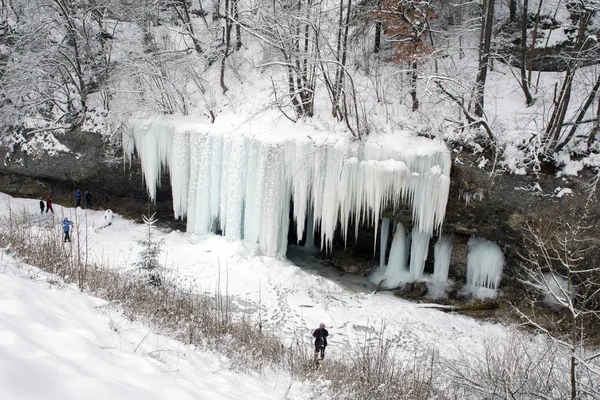 Cachoeira congelada. Icefall Siklava skala, Eslováquia — Fotografia de Stock