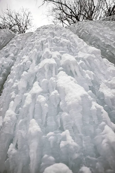 Donmuş şelale. Aşağıilerleyen Siklava skala, Slovakya — Stok fotoğraf