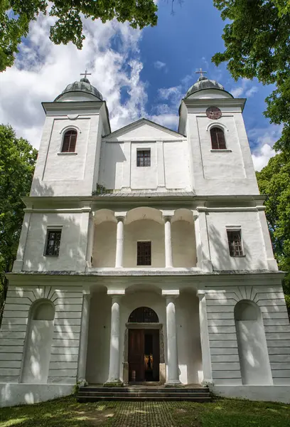 Kostel na ostrově Slanicky, Slovensko — Stock fotografie