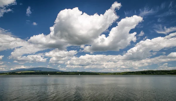 Lago Oravska priehrada, Eslováquia — Fotografia de Stock