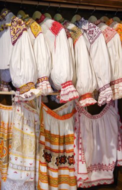 Klasik halk kostüm