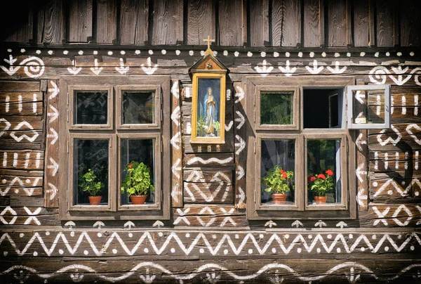 Casa ornamental rural de madeira — Fotografia de Stock