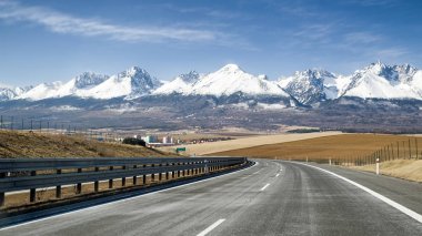 Boş otoyol ve Tatra Dağları, Slovakya
