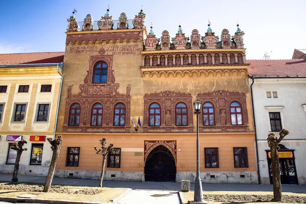 Casa velha com fachada renascentista no centro histórico da cidade Lev — Fotografia de Stock