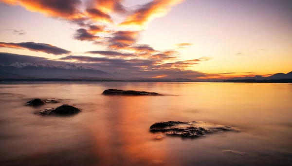 Sonnenaufgang am See Liptovska mara, Slowakei — Stockfoto