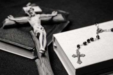 Dua kitapları, tespih ve çapraz