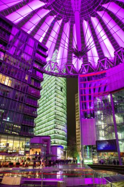 Sony Merkezi gece. Postdamer platz, Berlin - Almanya