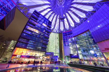 Sony Merkezi gece. Postdamer platz, Berlin - Almanya