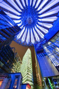 Sony Merkezi gece. Postdamer platz, Berlin - Almanya