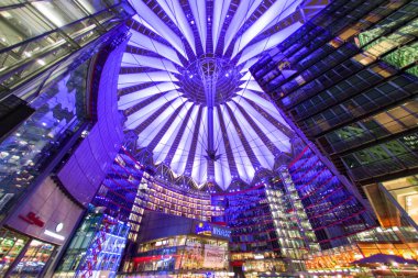 Sony Merkezi gece. Postdamer platz, Berlin - Almanya