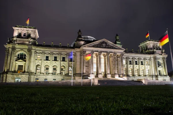 O edifício do Reichstag em Berlim, Alemanha — Fotografia de Stock