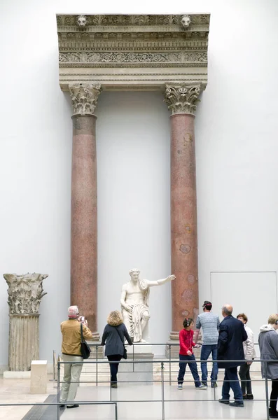 Estatua del emperador romano en el museo de Pérgamo, Berlín - Alemania —  Fotos de Stock