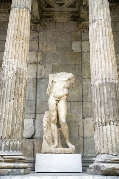 Statue of man in Pergamon museum, Berlin - Germany — Stock Photo, Image