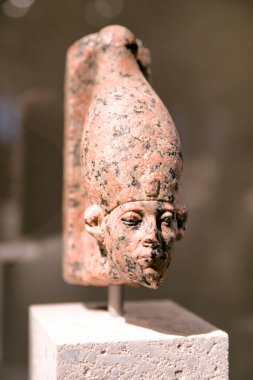Sesostris III Berlin'de Mısır Müzesi'nde bir heykelinin kafası