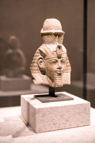 Cabeça de uma estátua de Amenófis III no museu egípcio em Berlim — Fotografia de Stock