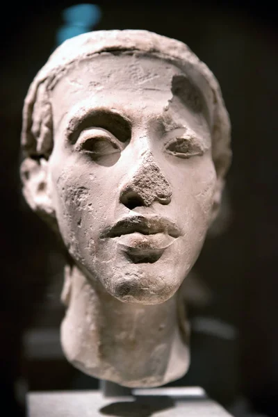 Head of a statue of pharaoh Akhenaten (Amenhotep IV) in Egyptian — Stock Photo, Image