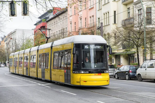 Berlin, Almanya 'da Sarı Tramvay