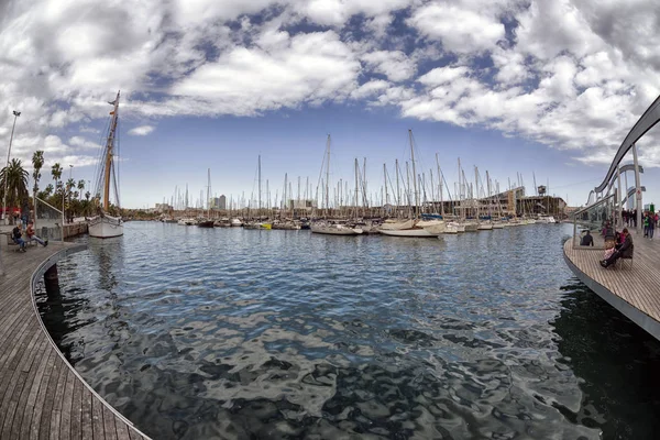 在巴塞罗那，西班牙的港口游艇 — 图库照片