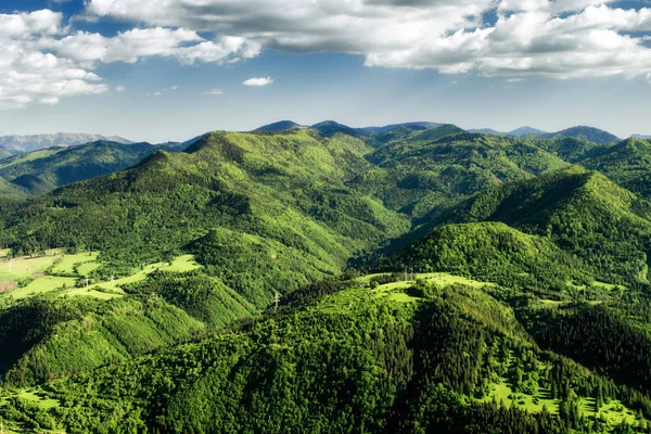 Batiful hills landskap. Stora Fatra bergen, Slovakien — Stockfoto