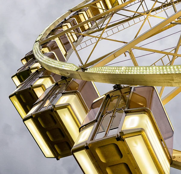 Lighted Ferris wheel — Stock Photo, Image