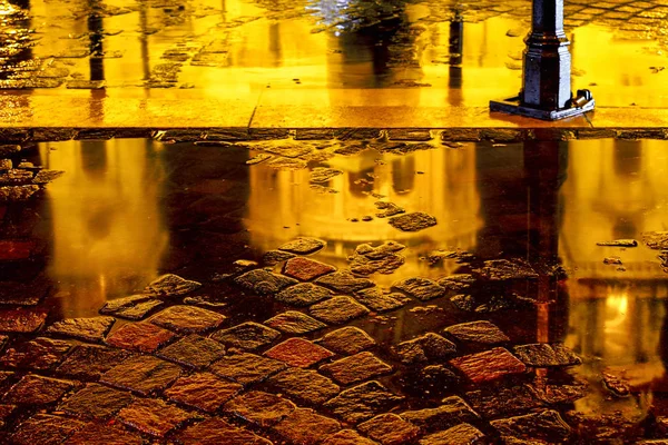 Tempo chuvoso na cidade — Fotografia de Stock