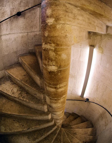Escadaria espiral na igreja — Fotografia de Stock