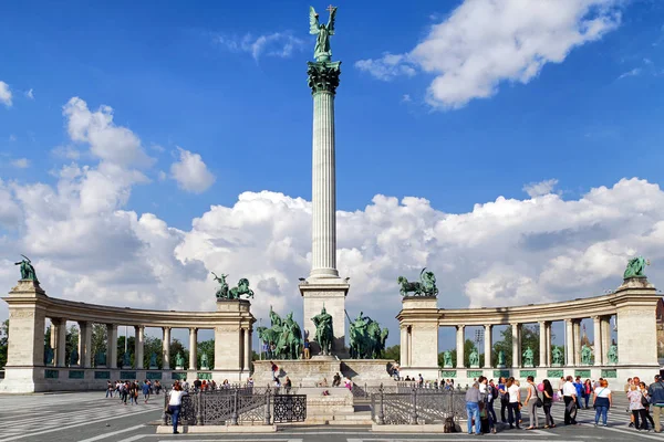 Tisíciletí pomník na náměstí hrdinů v Budapešti, Maďarsko — Stock fotografie