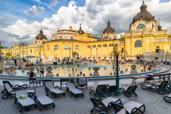 Szechenyi thermale bad in Boedapest, Hongarije — Stockfoto