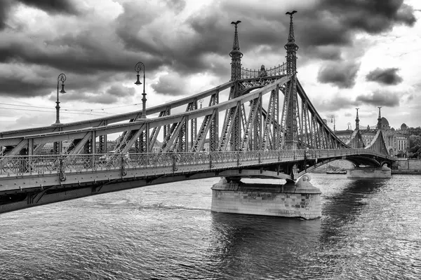 Liberty Bridge in Boedapest, Hongarije — Stockfoto