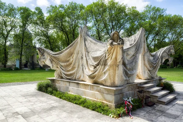 Kerepesi - historiska kyrkogården i Budapest, Ungern — Stockfoto