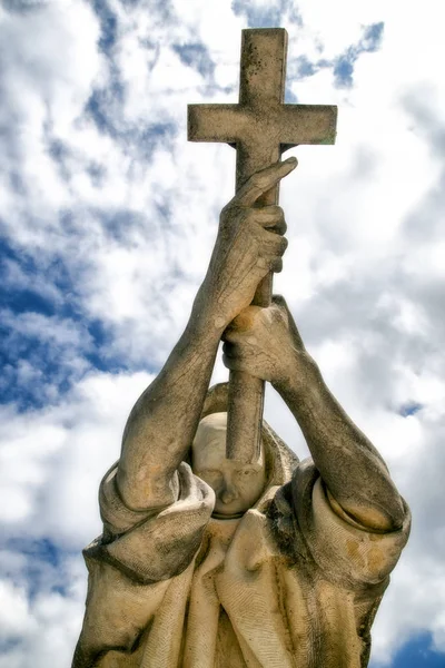 Statue with cross in hands — Stock Photo, Image