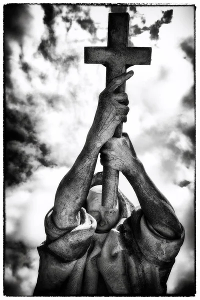 Statue with cross in hands — Stock Photo, Image