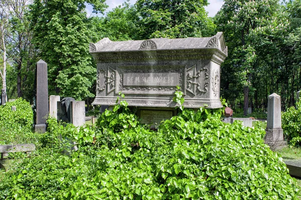 Kerepesi - historic cemetery in Budapest, Hungary — Stock Photo, Image