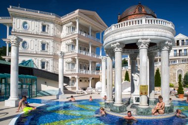 İnsanlar Spa'da Aphrodite - Rajecke Teplice, Slov yüzme havuzunda