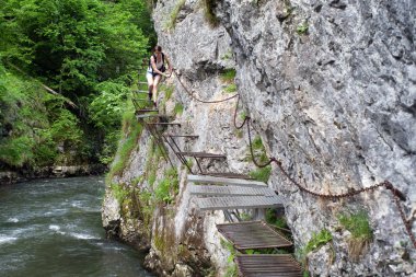 İz tırmanma içinde trekking kadın