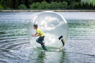 Su zorbing su