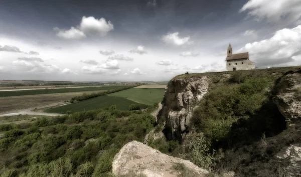 Ρομαντικό Drazovsky εκκλησία πάνω στο λόφο, Σλοβακία — Φωτογραφία Αρχείου