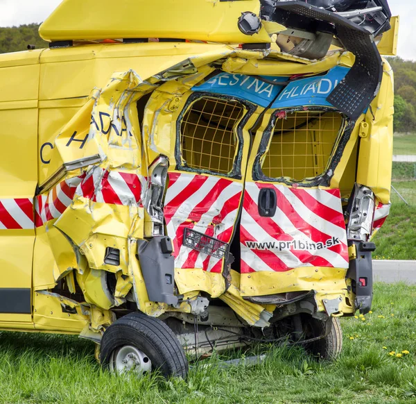 Damaged van after car crash — Stock Photo, Image