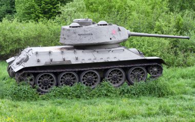 II. Dünya Savaşı, Slovakya üzerinden Sovyet tank T-34