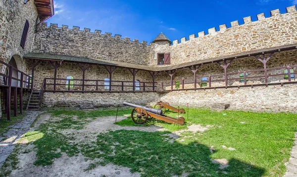 El castillo de Lubovna, Eslovaquia — Foto de Stock