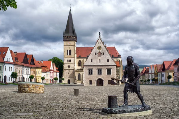 Standbeeld van de beul in de stad Bardejov, Slowakije — Stockfoto