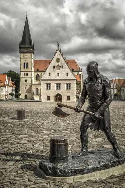 Standbeeld van de beul in de stad Bardejov, Slowakije — Stockfoto