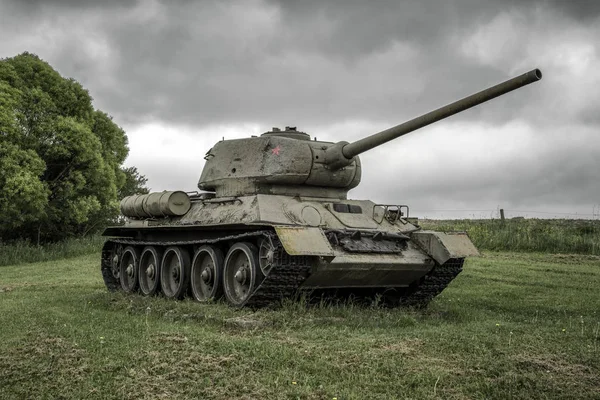 Tanque soviético T-34 de la Segunda Guerra Mundial, Eslovaquia — Foto de Stock