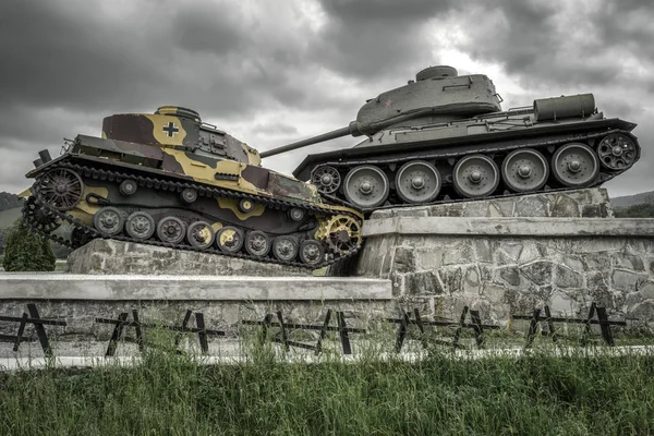 Monumento al tanque de la Segunda Guerra Mundial en Svidnik, Eslovaquia — Foto de Stock