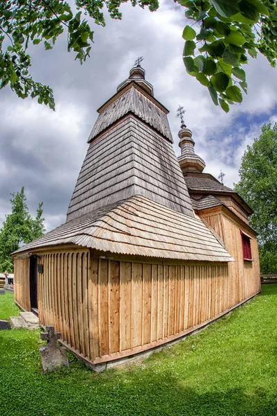 Wooden church in village Ladomirova, Slovakia — Stock Photo, Image