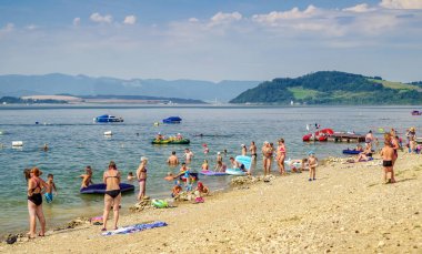 İnsanlar Gölü Liptovska Mara, Slovakya Yüzme