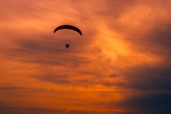 Parapente motor - paramotoring — Fotografia de Stock