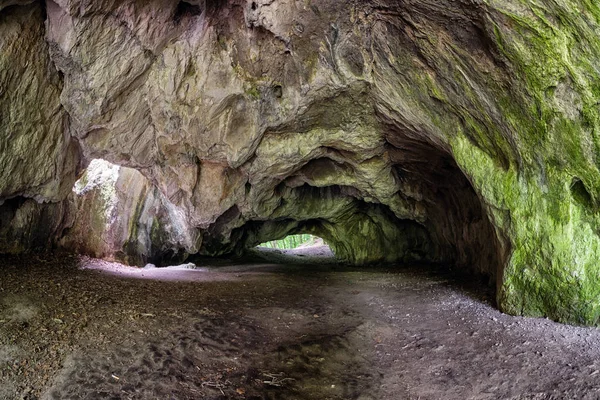 Höhle namens Teufelsmofen, Slowakei — Stockfoto