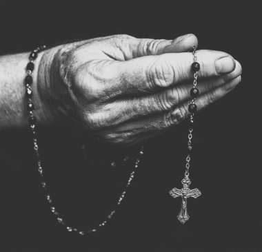 Kapalı elinde tespih