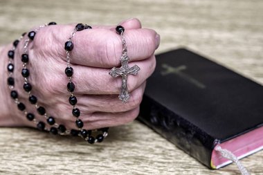 Tespih el ve dua kitabı